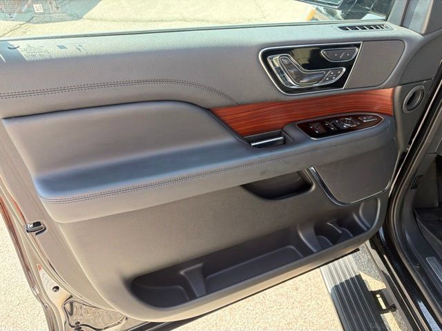 Used 2023 Lincoln Navigator L Reserve AWD/4WD image 20