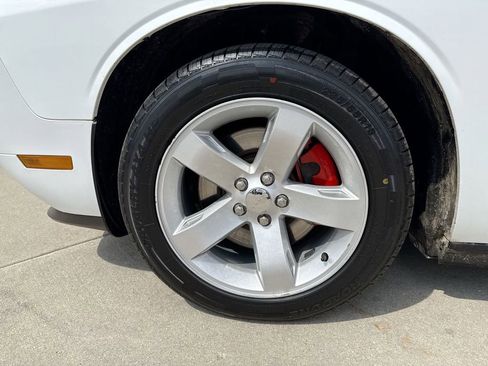 Used 2013 Dodge Challenger R/T image 10