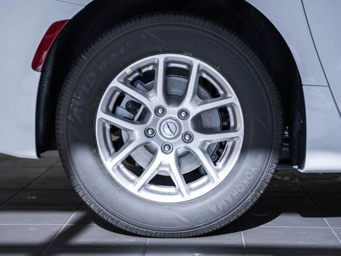 New 2026 Chrysler Pacifica Select image 12