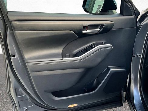 Used 2023 Toyota Highlander XSE image 20
