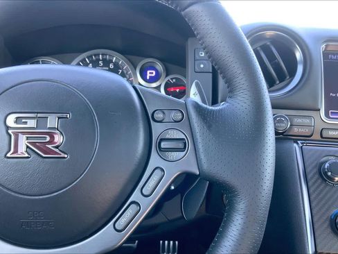 Used 2015 Nissan GT-R Premium image 20