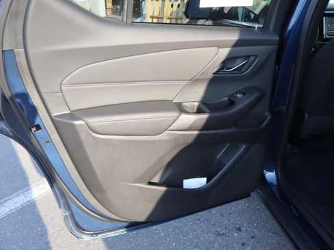 Used 2023 Chevrolet Traverse LT FWD image 30
