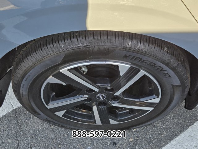 Used 2025 Nissan Sentra SV FWD image 6