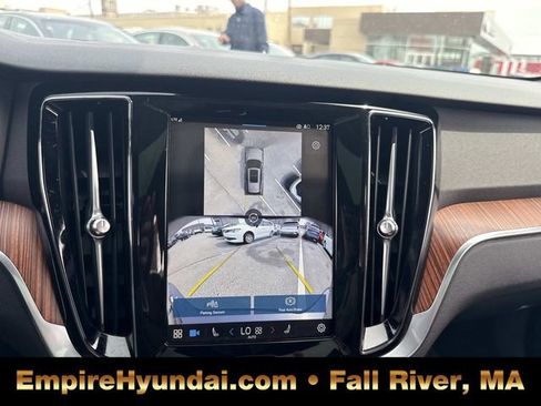 Used 2025 Volvo V60 B5 Cross Country Plus image 25