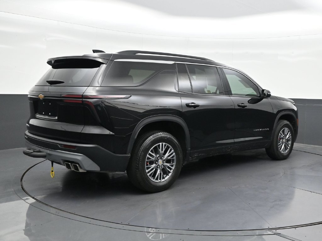 Used 2025 Chevrolet Traverse LT FWD image 5