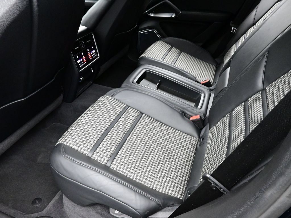 Certified 2022 Porsche Cayenne Turbo AWD/4WD image 9