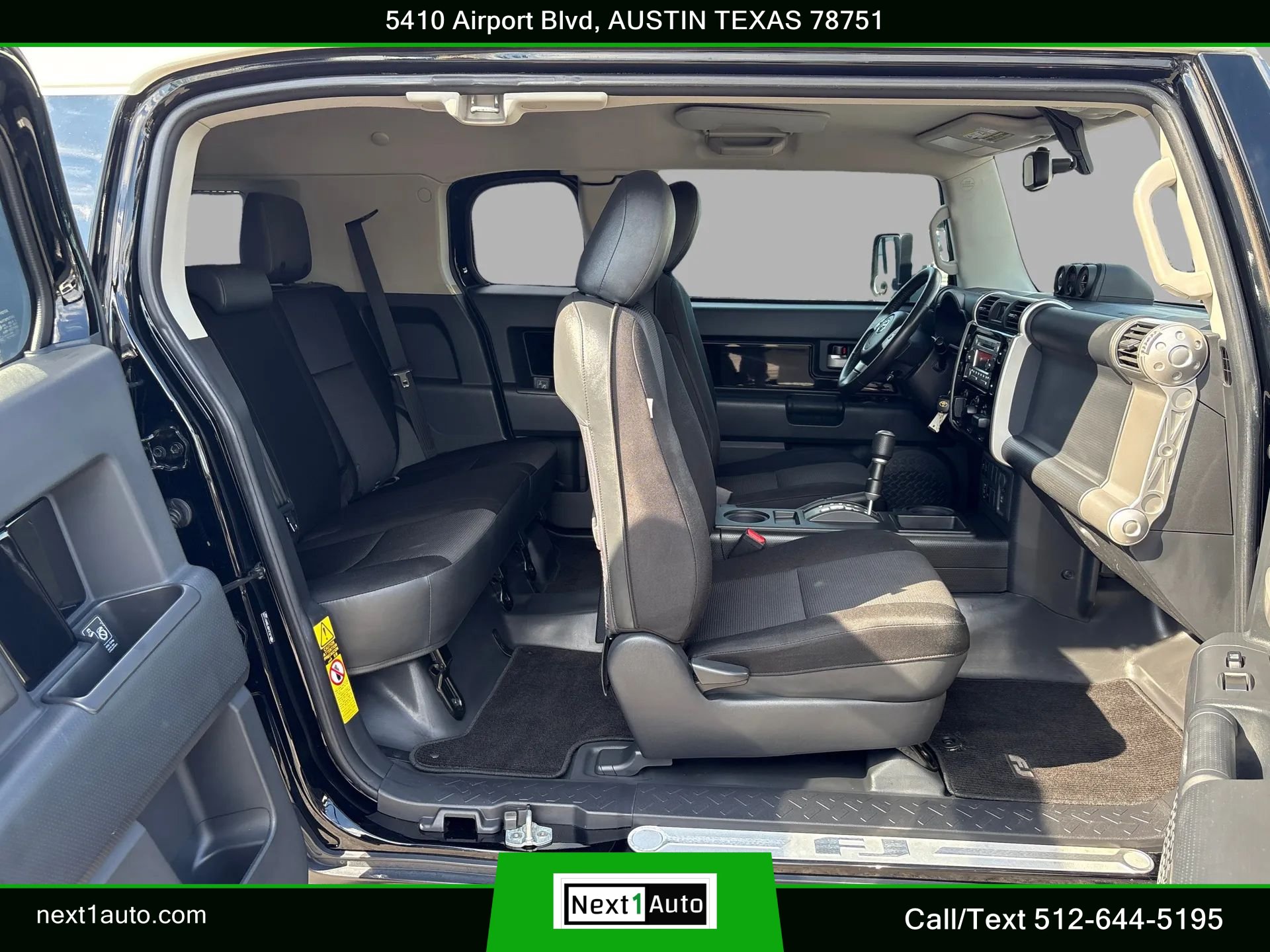 Used 2011 Toyota FJ Cruiser 2WD w/ Upgrade Pkg image 28