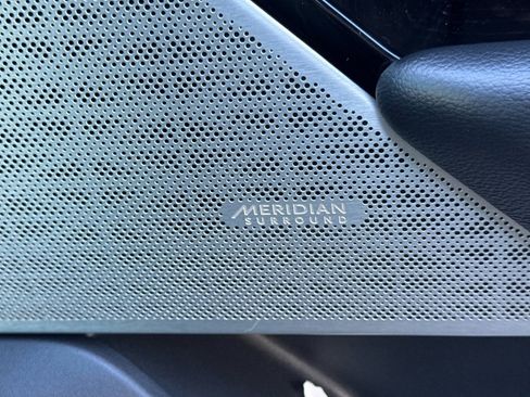 Used 2018 Land Rover Range Rover Velar R-Dynamic SE image 16