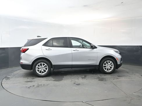 Used 2022 Chevrolet Equinox LS w/ LS Convenience Package AWD/4WD image 6