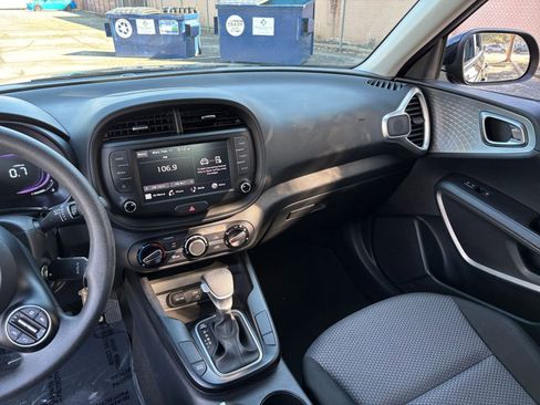 Used 2025 Kia Soul LX w/ LX Technology Package image 30