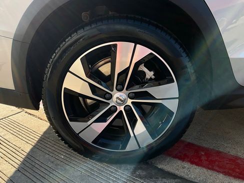 Used 2025 Volvo V60 B5 Cross Country Plus image 9