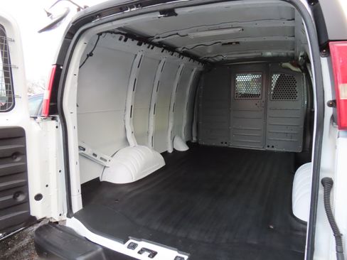 Used 2015 Chevrolet Express 2500 image 11