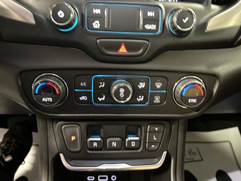 Used 2020 GMC Terrain SLT w/ Preferred Package FWD image 17