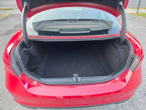 Used 2017 Alfa Romeo Giulia AWD image 13