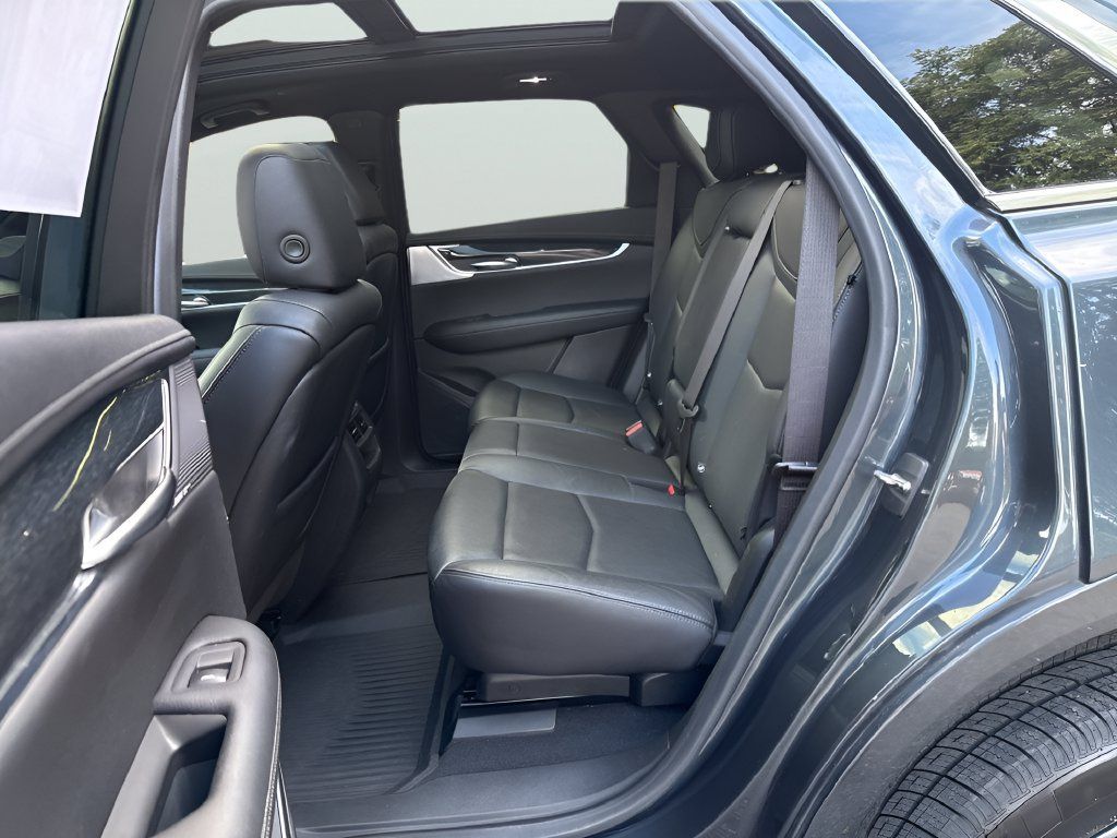 Used 2020 Cadillac XT5 Premium Luxury w/ LPO, Floor Liner Package AWD/4WD image 9