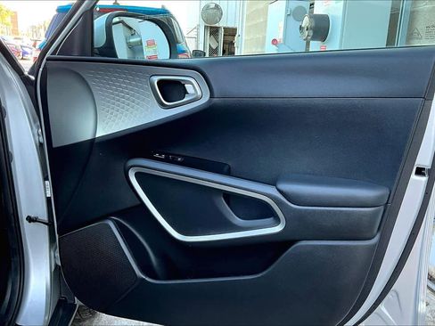 Used 2020 Kia Soul LX image 22