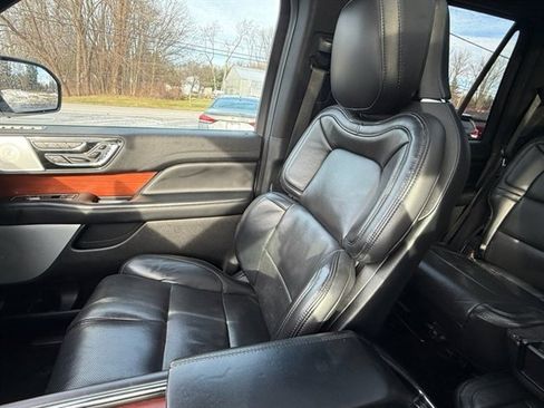 Used 2020 Lincoln Navigator Reserve w/ Luxury Package image 34