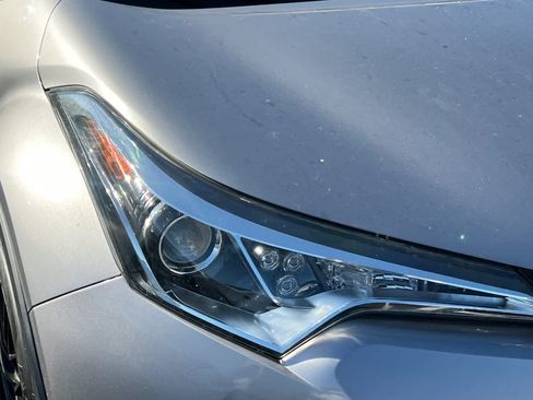 Used 2019 Toyota C-HR LE FWD image 14