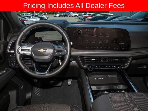 Used 2025 Chevrolet Suburban High Country AWD/4WD image 7