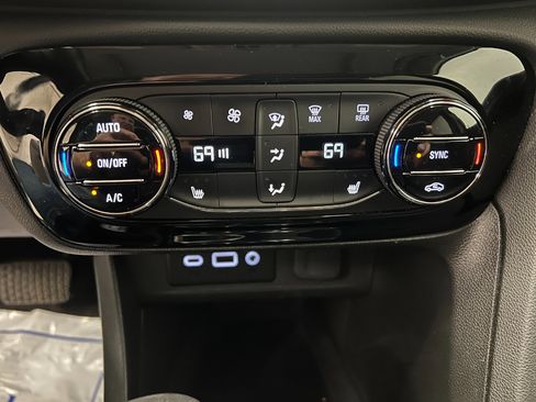 Used 2023 Buick Encore GX Essence w/ Experience Buick Package image 31