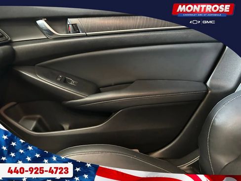 Used 2018 Honda Accord Touring image 12