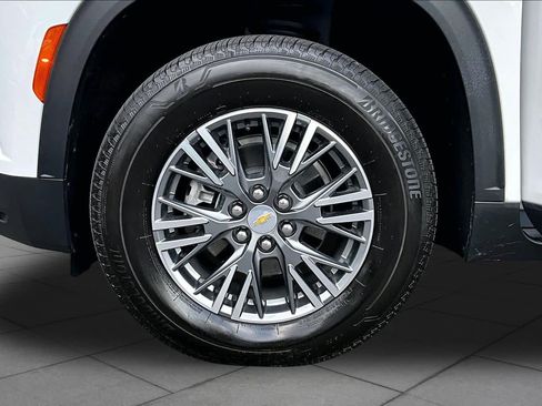 Used 2026 Chevrolet Traverse LT w/ Driver Confidence Package FWD image 10
