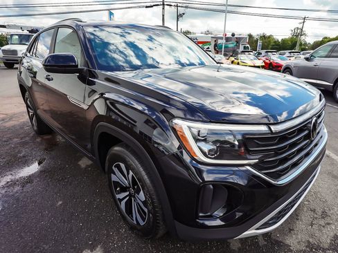 Used 2024 Volkswagen Atlas Cross Sport SE FWD image 3