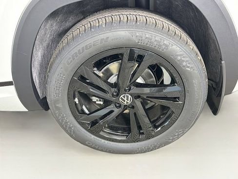 New 2026 Volkswagen Atlas Cross Sport SEL R-Line AWD/4WD image 31
