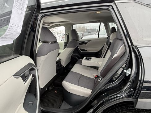 Used 2020 Toyota RAV4 XLE image 16
