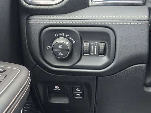 Used 2023 RAM 1500 Limited image 17