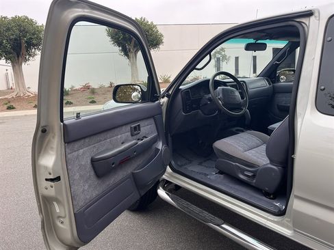 Used 2000 Toyota Tacoma PreRunner image 12