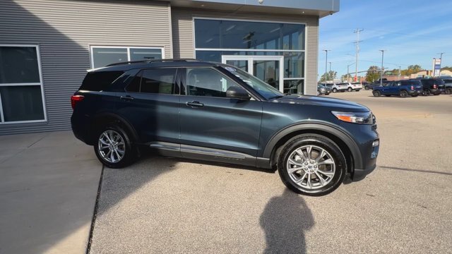 Certified 2022 Ford Explorer XLT w/ Equipment Group 202A AWD/4WD image 2