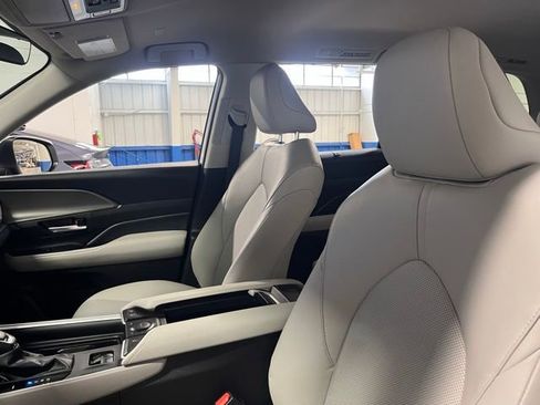 Used 2024 Toyota Grand Highlander XLE image 23