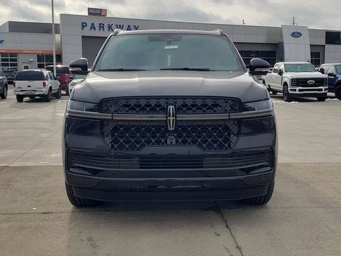 New 2025 Lincoln Navigator Reserve w/ Jet Appearance Package image 3