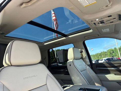 Used 2021 GMC Yukon Denali w/ Denali Ultimate Package image 12