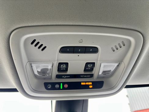 Used 2019 Chevrolet Traverse High Country image 25