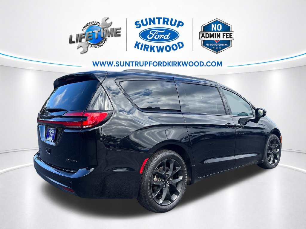 Used 2025 Chrysler Pacifica Limited FWD image 6