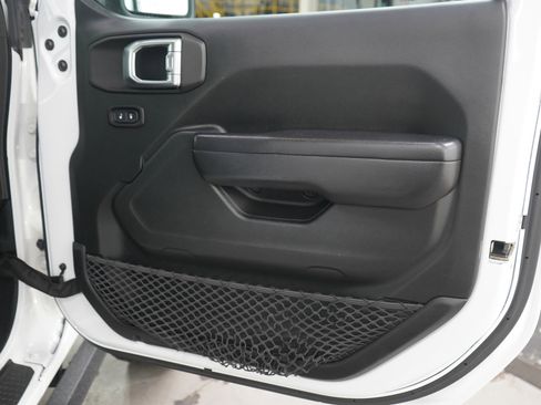 Used 2018 Jeep Wrangler Unlimited Sport S AWD/4WD image 9
