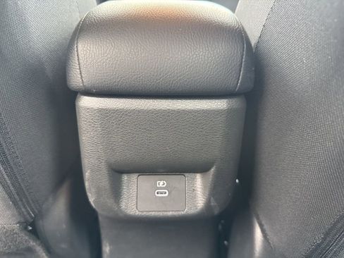 Used 2025 Nissan Versa SV image 11