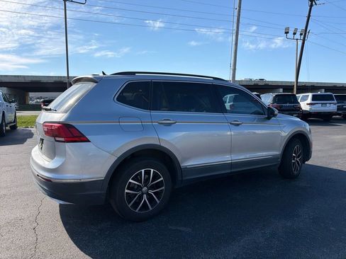 Used 2021 Volkswagen Tiguan SE FWD image 5