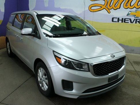 Used 2018 Kia Sedona L image 2