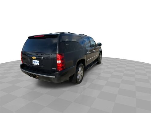 Used 2011 Chevrolet Suburban LTZ image 8