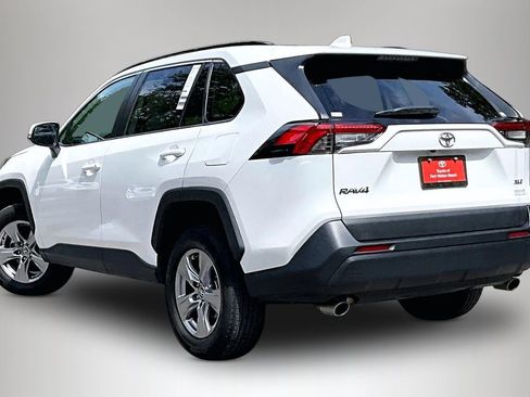 Used 2022 Toyota RAV4 XLE FWD image 4