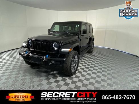 Used 2024 Jeep Wrangler High Altitude AWD/4WD image 3