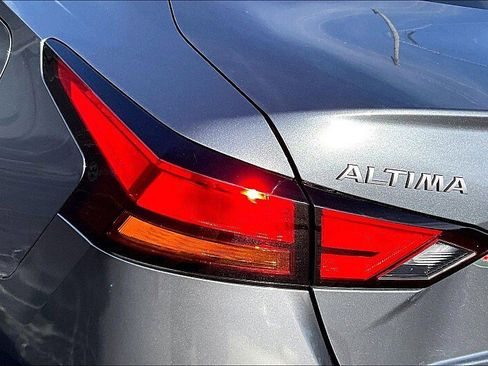 Used 2023 Nissan Altima 2.5 SV FWD image 30