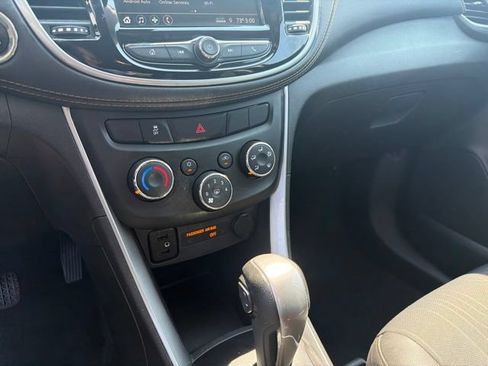 Used 2019 Chevrolet Trax LT w/ LT Convenience Package FWD image 19