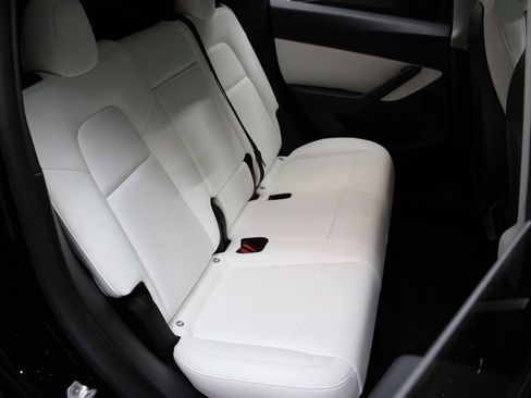 Used 2022 Tesla Model Y Performance image 46