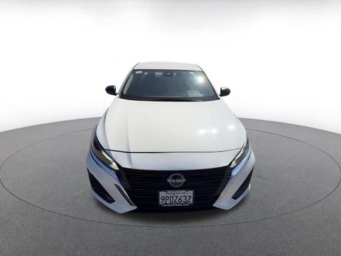 Used 2025 Nissan Altima 2.5 SV FWD image 4