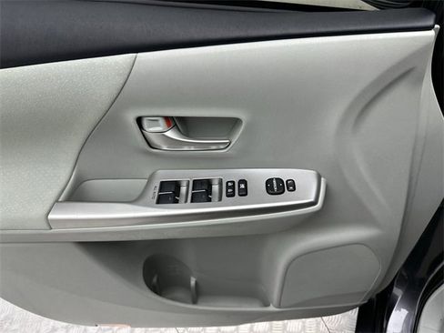 Used 2014 Toyota Prius V Three image 13