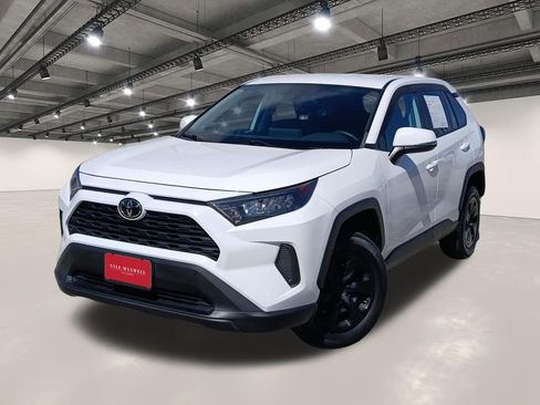 Used 2022 Toyota RAV4 LE image 1